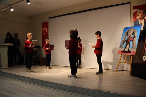 Kaymakamımız Emrah AKDUMAN, 18 Mart Çanakkale Zaferi ve Şehitleri Anma Günü kapsamında düzenlenen Anma Programına katıldı.