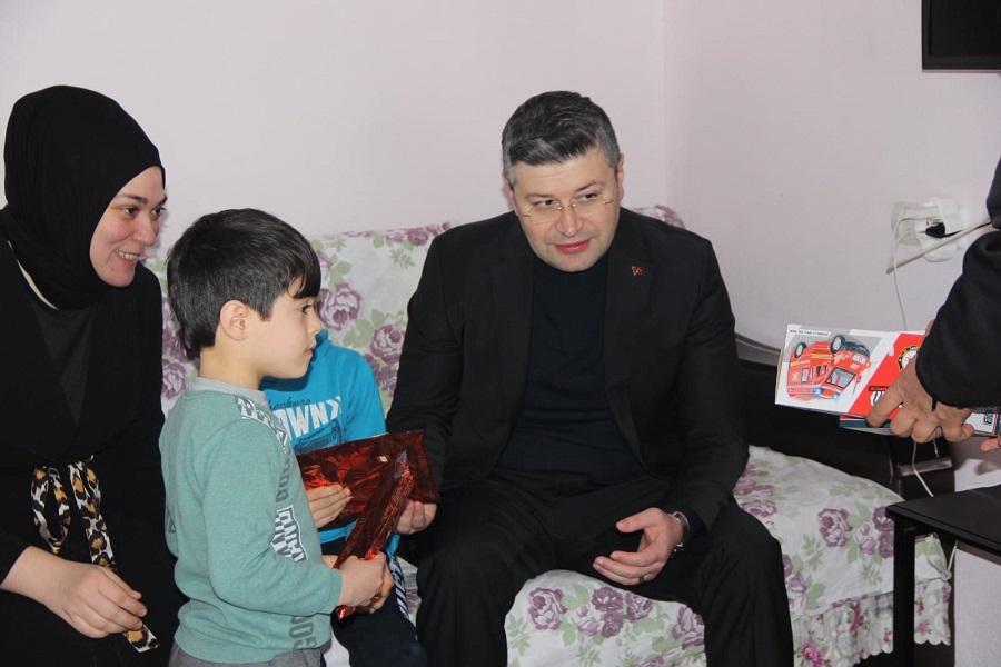 Kaymakamımız Sayın Necdet UÇAR ve Eşi Ayşe Tuba UÇAR Hanımefendi Depremzede Vatandaşlarımızı Yalnız Bırakmadılar